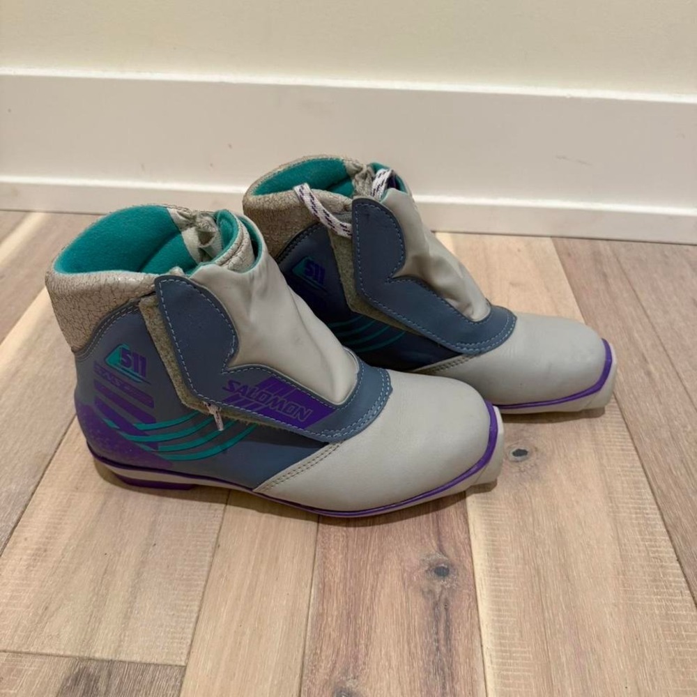 VTG Salomon blue ski boots, Size US 5 #skiing #winter